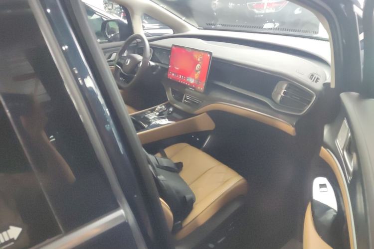 Used Denza D9 2024 DM-i 1050 Luxury Model Right Front Seat