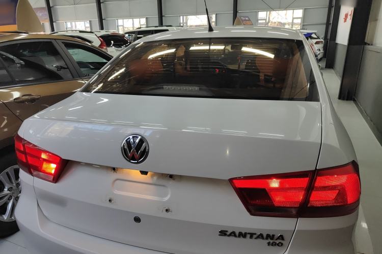 Used Volkswagen Santana 2015 1.6L Manual Fashion Edition
