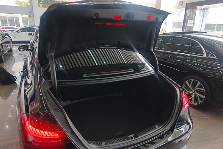 Used Mercedes-Benz E-Class 2022 Second Facelift E 300 L Luxury Edition
