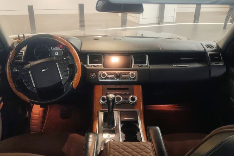 Used Land Rover Range Sport 2010 5.0 SC V8 HSE Center Console