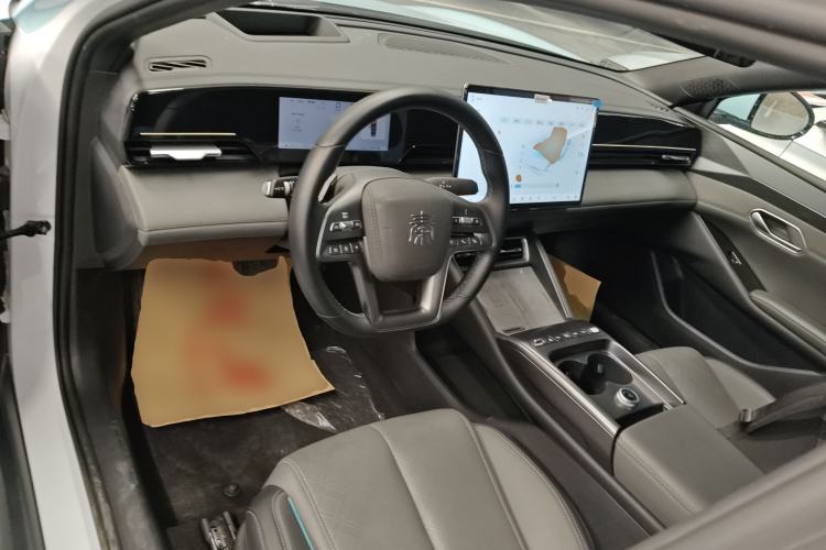 Used BYD Qin L 2025 EV 545KM Excellence Edition Center Console