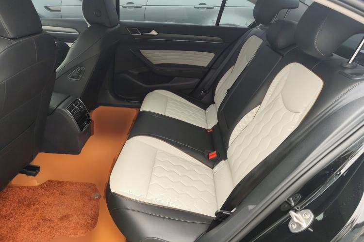 Used Volkswagen Magotan 2026 30 Million Vehicles Selected Model 380TSI DSG Luxury Edition Left Rear Seat