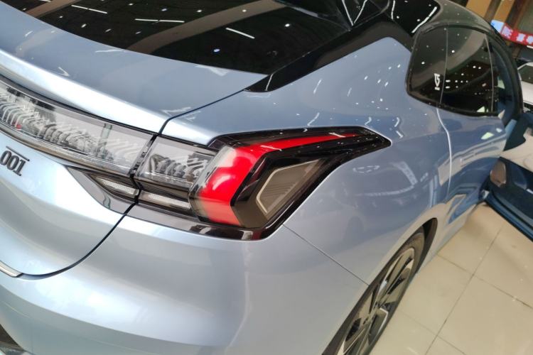 Used Zeekr 001 2022 Ultra-Long Range Dual-Motor YOU Version Right Rear Taillight