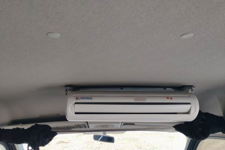 Used Dongfeng Yufeng Yufeng 2023 V9+ 2.0T Manual Front-Wheel-Drive Multi-Function Mid-Roof Van with 7/8/9 Seats
