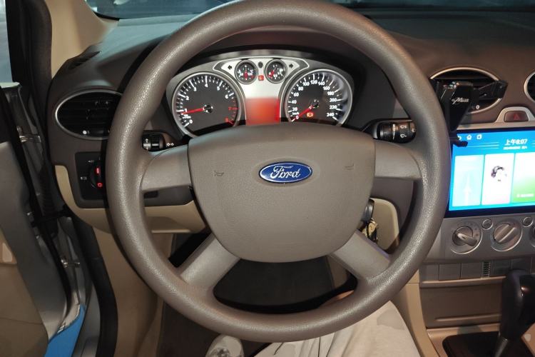 Used Ford Focus 2013 Sedan Classic 1.8L Automatic Base Model Steering Wheel
