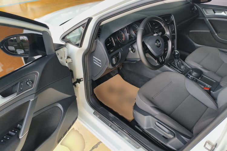 Used Volkswagen Golf 2017 1.6L Automatic Comfort Million-Vehicle Anniversary Edition