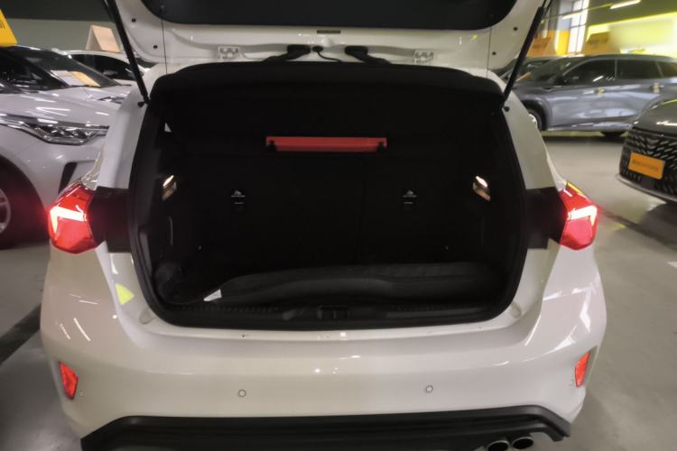 Used Ford Focus 2022 Hatchback EcoBoost 180 Automatic ST Line Trunk