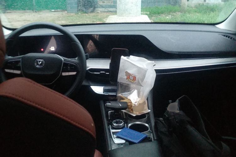 Used CHANGAN Eado 2023 Changan Edition PLUS Blue Whale NE 1.4T GDI DCT Prestige Version Center Console