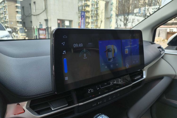 Used Toyota Granvia 2023 2.5L Hybrid Comfort Edition Interior 3