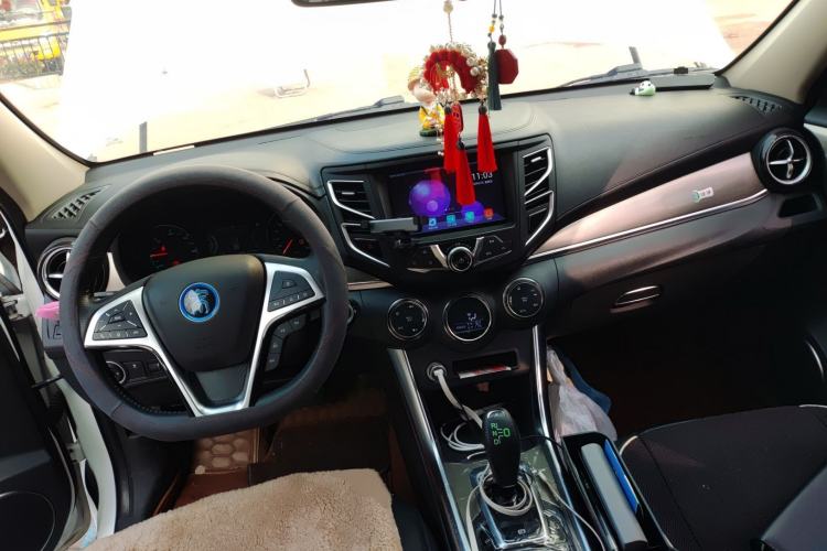 Used BYD Song New Energy 2017 Song DM 1.5TID All-Wheel Drive Luxury Model Center Console