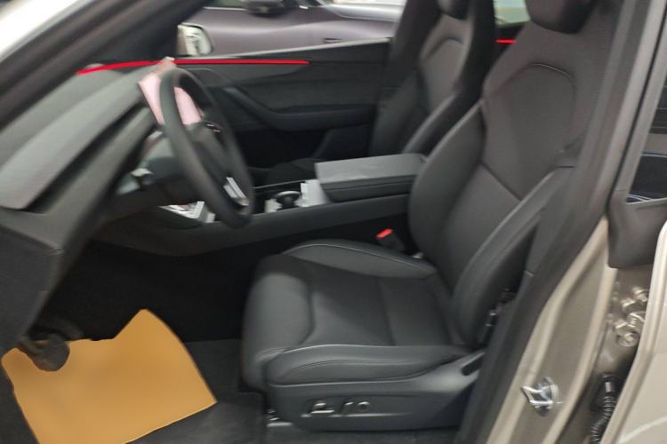 Used Tesla Model Y L 2025 Model Long-Range All-Wheel-Drive Version
