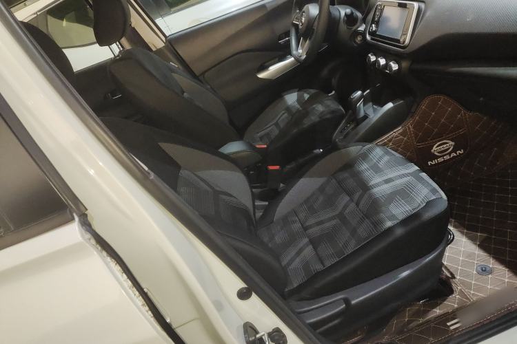 Used Nissan Kicks 2020 1.5L XL CVT Cool Enjoyment Edition Right Front Seat