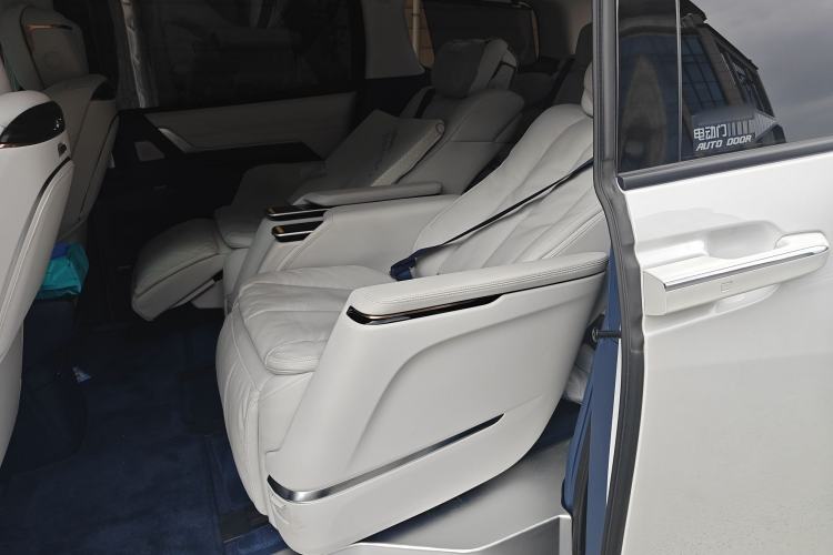 Used Buick Century 2025 2.0T Seven-Seater Yinshi Edition Left Rear Seat