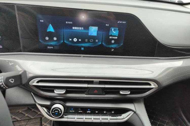 Used CHANGAN Eado 2020 PLUS Blue Whale NE 1.4T GDI DCT Prestige Model Center Console