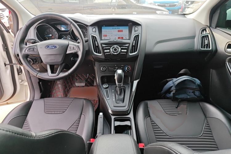 Used Ford Focus 2018 Hatchback Classic 1.6L Automatic Trendy SmartDrive Edition Center Console