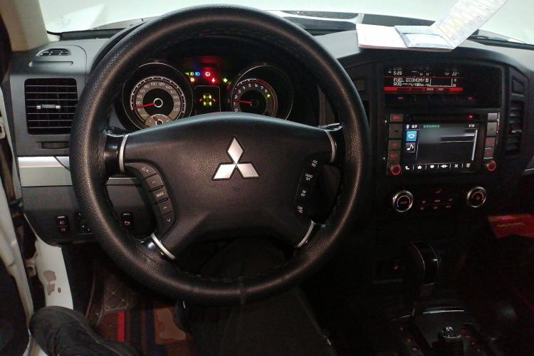 Used Mitsubishi Pajero 2015 3.0L Automatic Elite Edition China V Standard