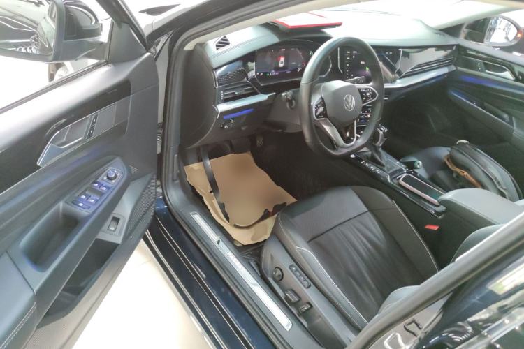 Used Volkswagen Passat 2022 330TSI Luxury Edition Driver Seat