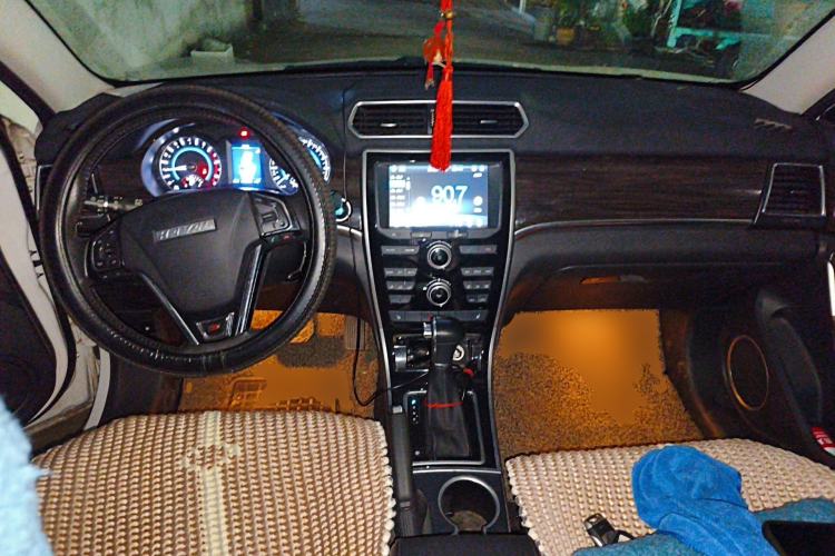 Used Haval H2 2016 Red Label 1.5T Automatic Two-Wheel Drive Elite Model Center Console