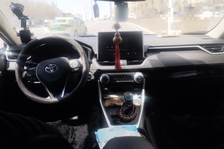 Used Toyota Wildlander 2020 2.0L CVT 4x4 Luxury Edition Center Console