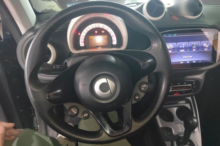 Used smart fortwo 2015 1.0L 52 kW hardtop Dynamic version Steering Wheel