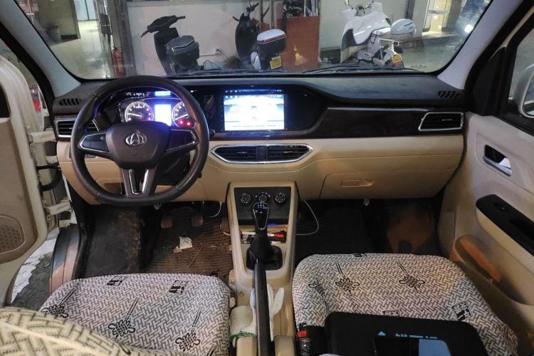 Used CHANGAN KUAYUE Xing V5 2022 1.5L Enjoyment Model 5-7 Seater Passenger Vehicle JL473QH Center Console