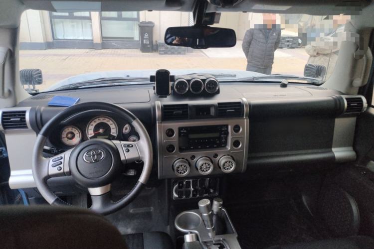 Used Toyota FJ Cruiser 2013 4.0L Center Console