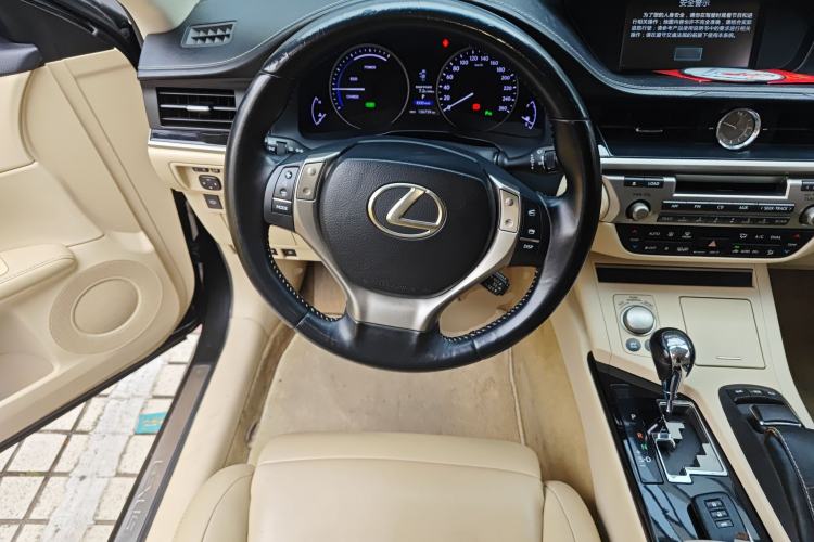 Used Lexus ES 2013 300h Elite Edition