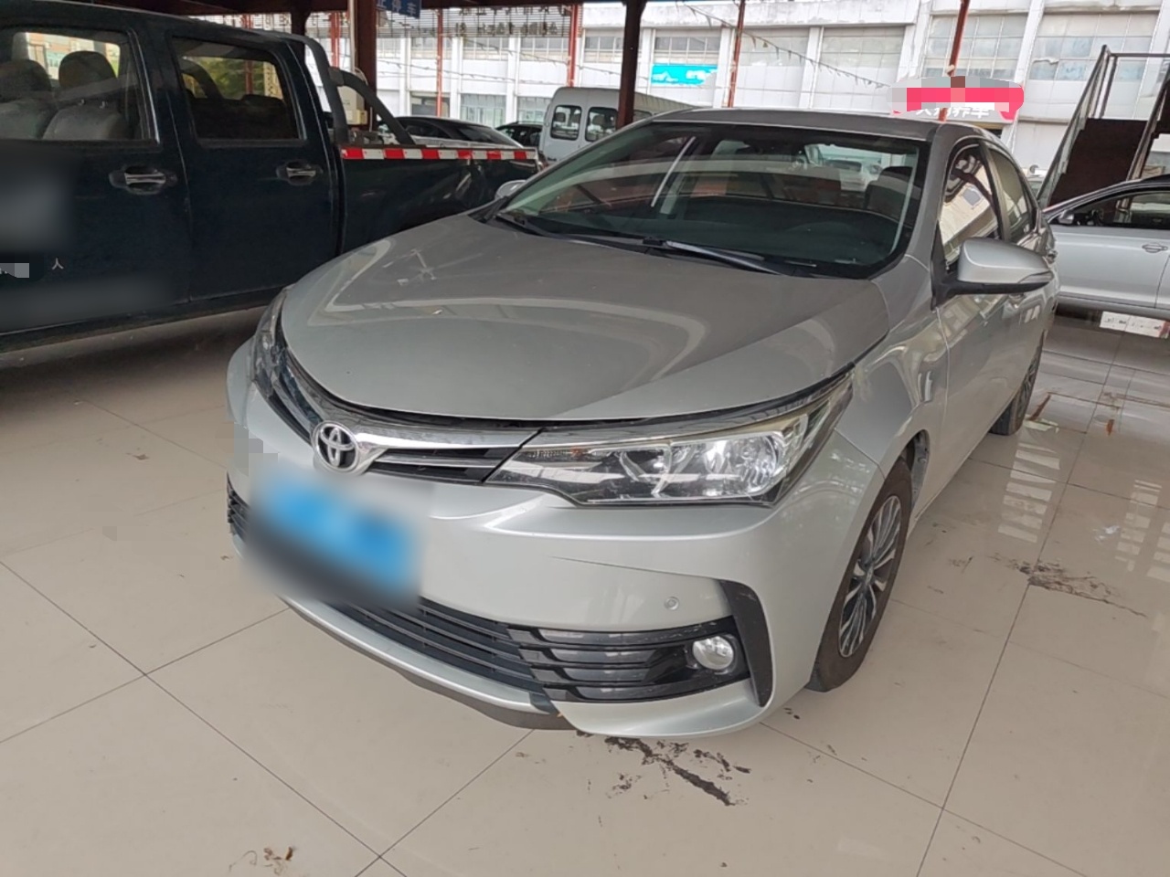 Под передней частью автомобиля