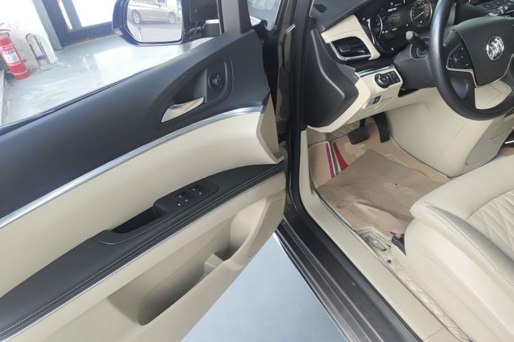 Used Buick GL8 2023 Facelifted Land Cruiser Executive Luxury Version
