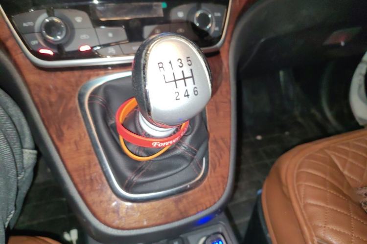 Used Haval H6 2015 Revised Version Sport Edition 1.5T Manual Transmission Two-Wheel Drive Elite Grade