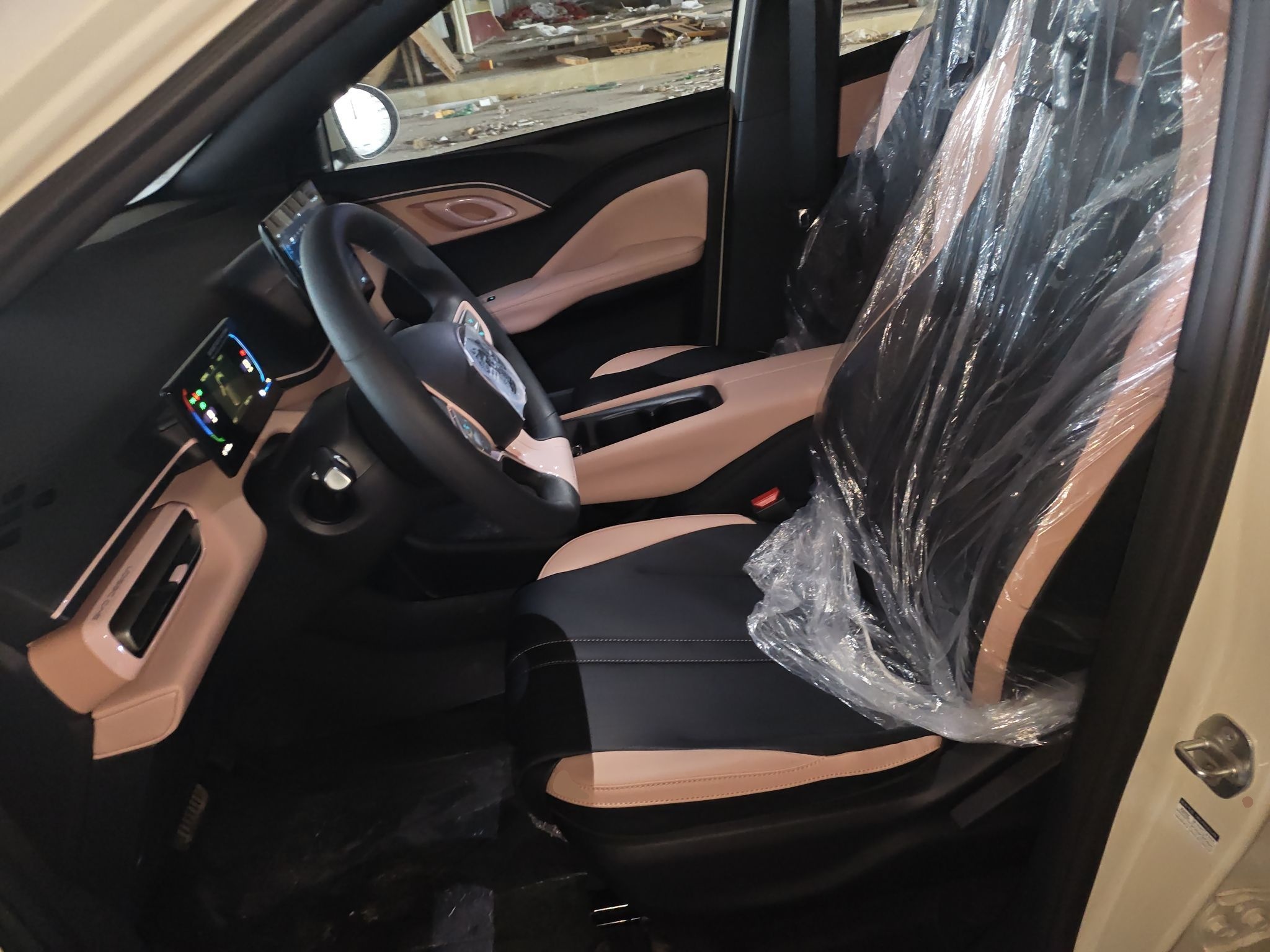 المقاعد الأمامية داخل السيارة