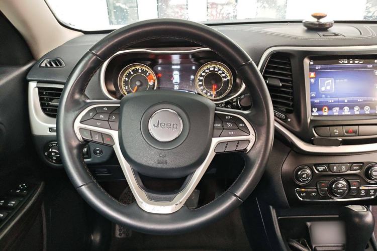 Used Jeep Cherokee 2020 2.0L Two-Wheel Drive Classic Sports Edition
