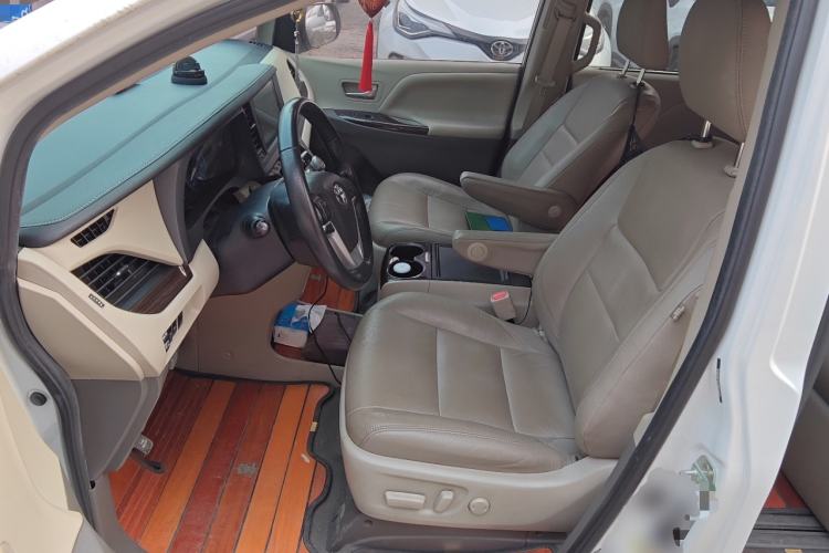 Used Toyota SIENNA 