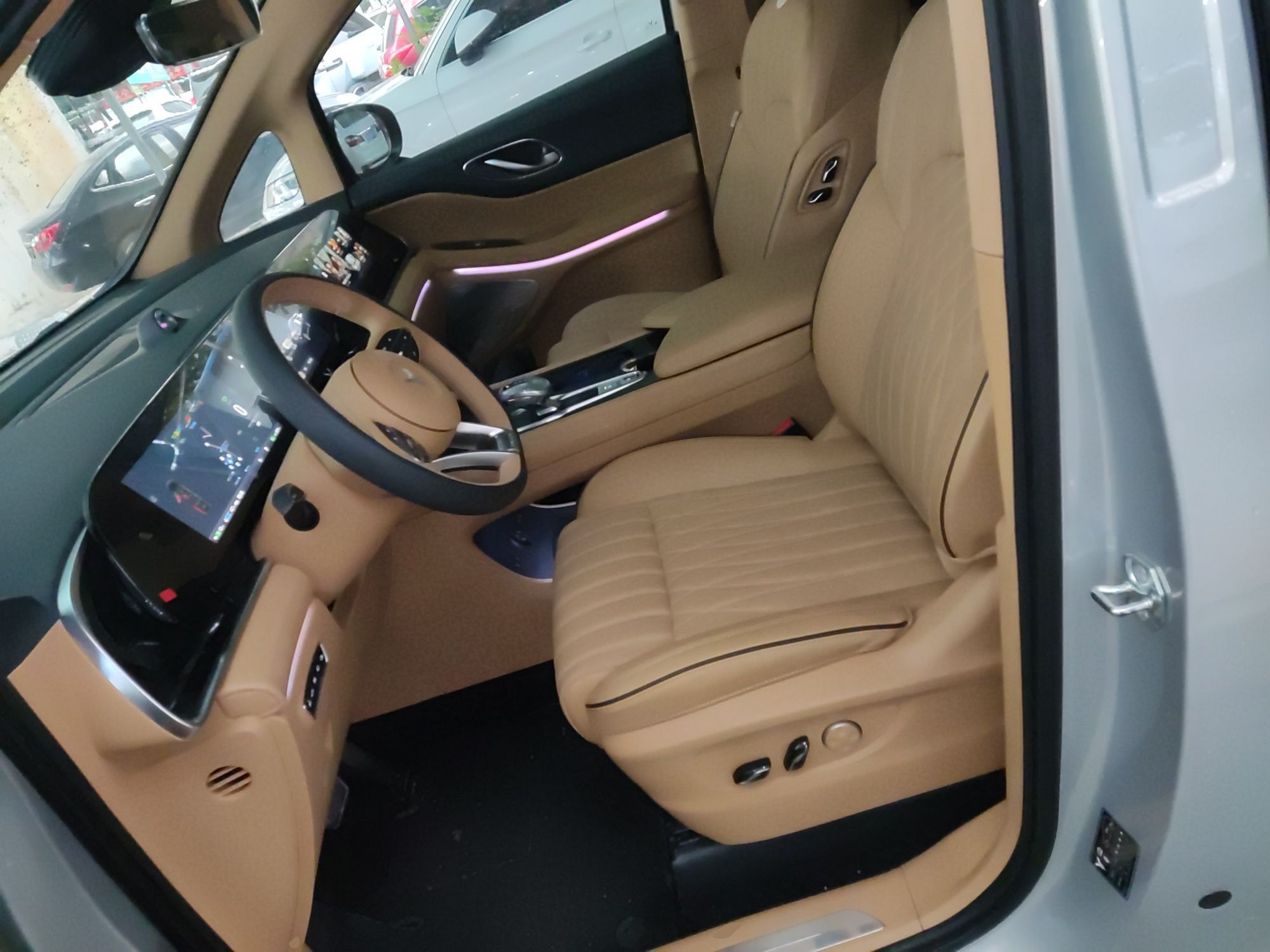 Переднее сиденье в автомобиле