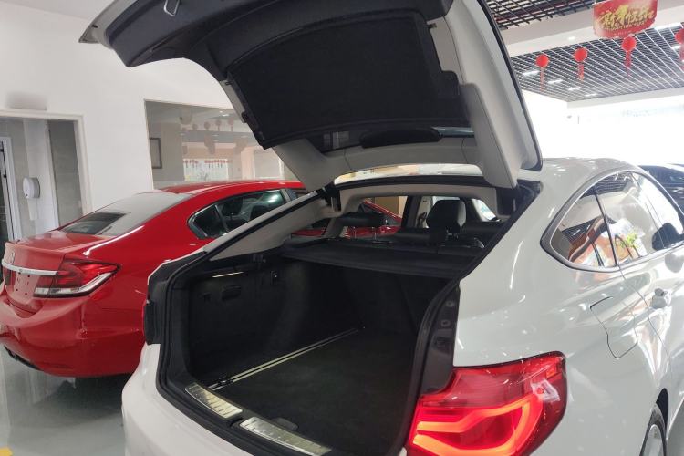 Used BMW 3 Series GT 2018 320i Sport Edition
