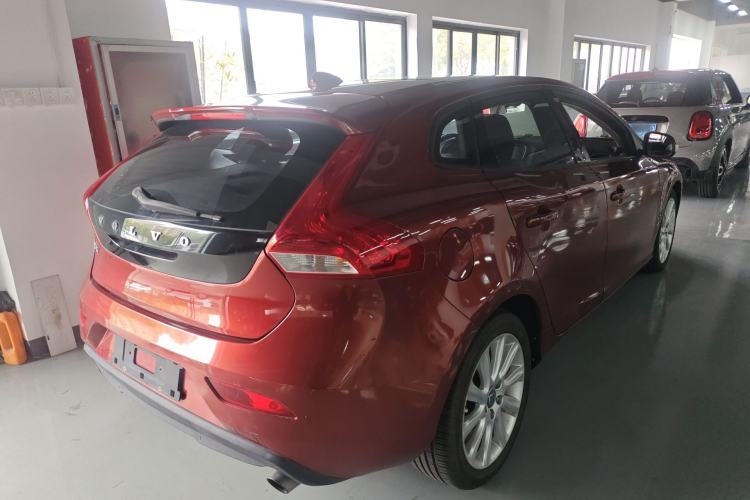 Used Volvo V40 2015 1.6T Zhiyi Edition Rear Right 45 Deg