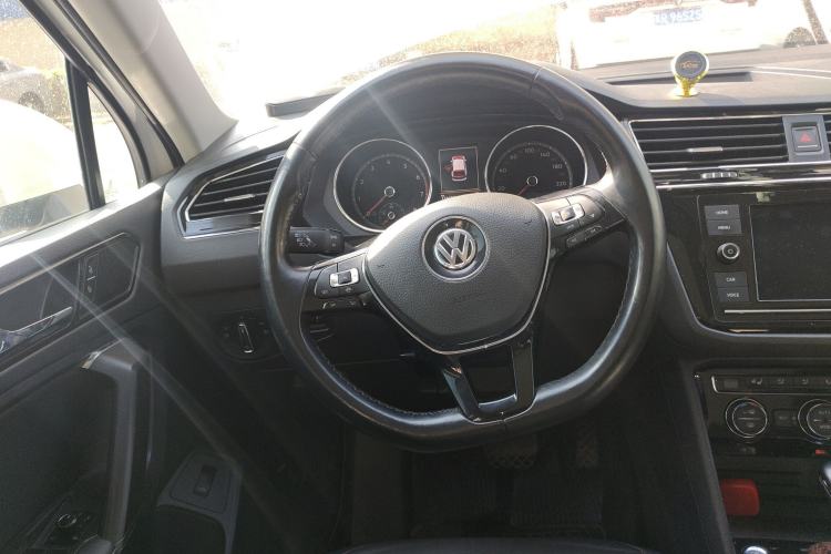 Used Volkswagen Tiguan L 2019 330TSI Automatic Two-Wheel Drive Smart Luxury Version China VI Standard
