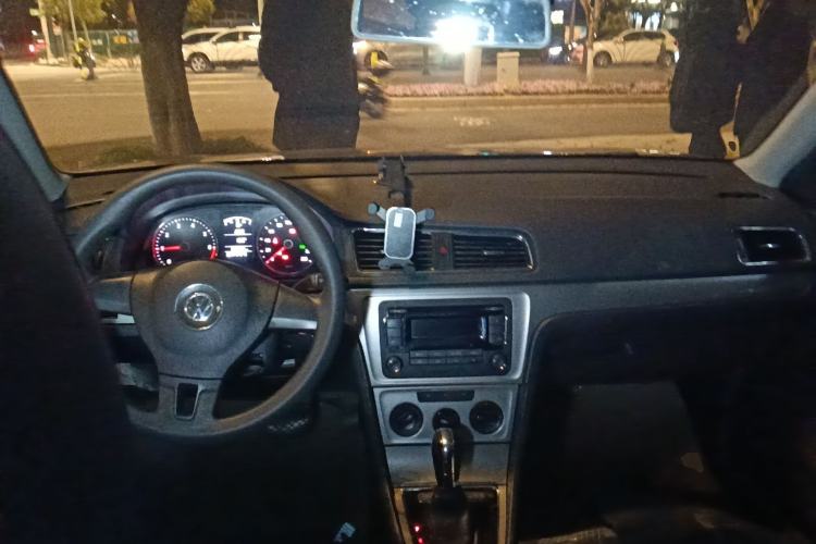 Used Volkswagen Lavida 2013 1.6L Automatic Comfort Edition Center Console