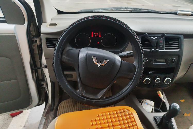 Used Wuling Rongguang V 2015 1.5L Practical Version
