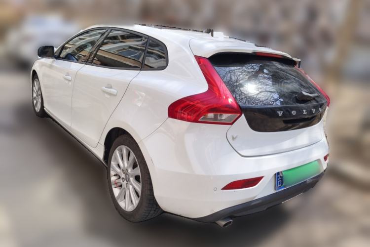 Used Volvo V40 2015 1.6T Zhiyi Edition

