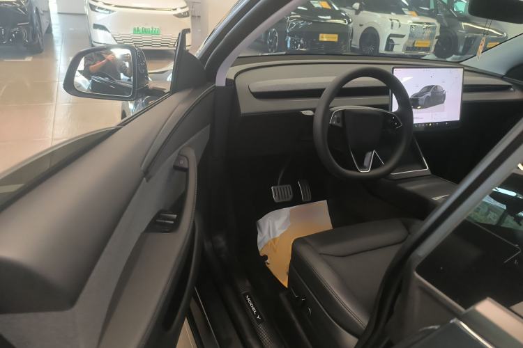 Used Tesla Model Y 2025 Rear-Wheel-Drive Version