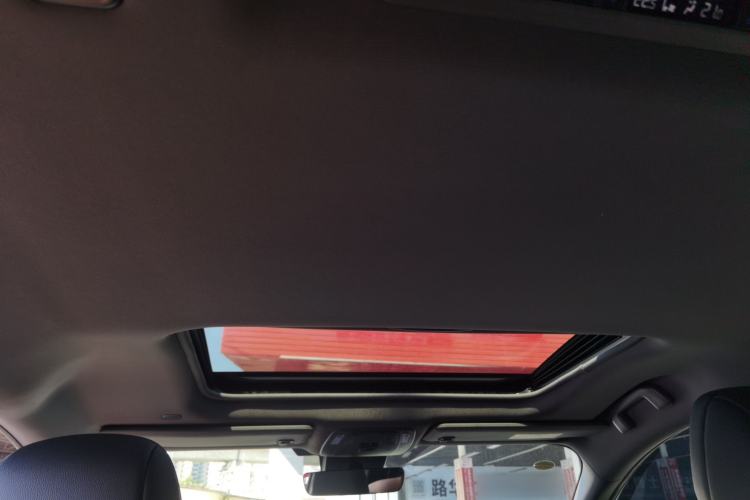 Used Toyota Sienna 2023 2.5L Hybrid Deluxe Edition
