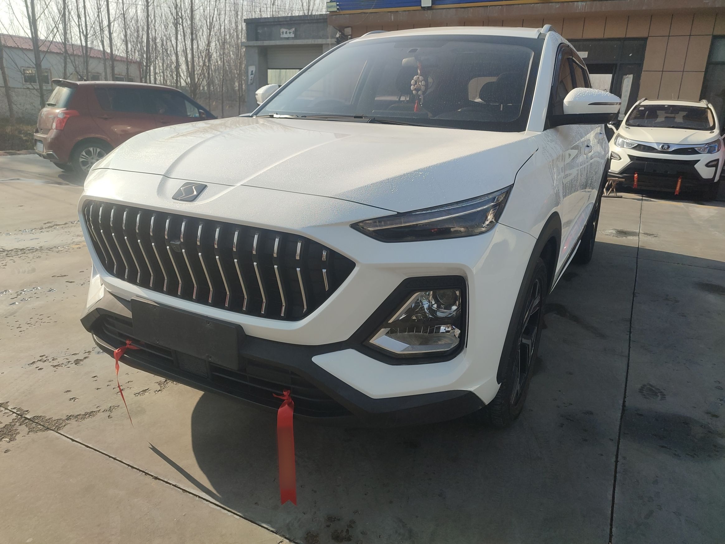 تحت مقدمة السيارة