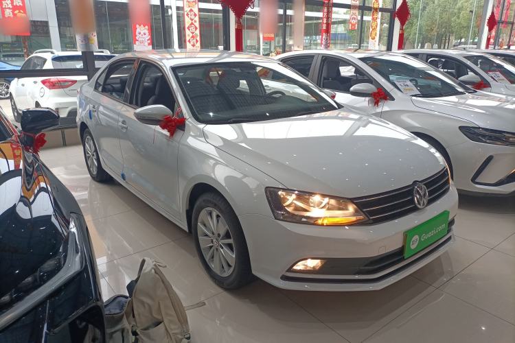 Used Volkswagen Sagitar 2018 1.6L Automatic Fashion Model Front Right 45 Deg