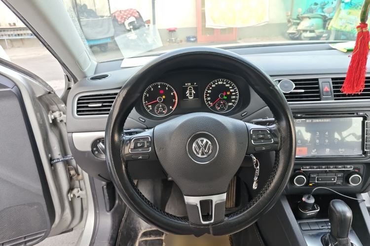 Used Volkswagen Sagitar 2014 Revised Version 1.4TSI Automatic Luxury Edition Steering Wheel