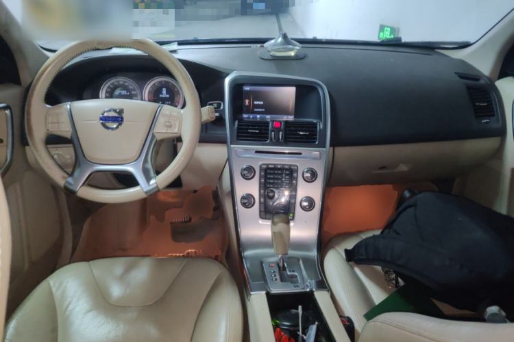 Used Volvo XC60  Center Console