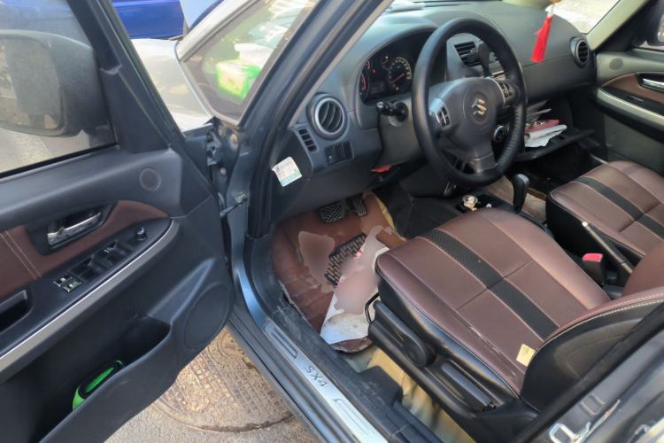 Used Suzuki SX4 2012 Ruiqi 1.8L Automatic Sport Model
