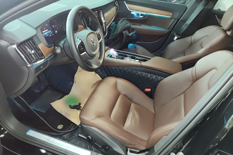 Used Volvo S90 2025 B5 Zhiyi Luxury Edition
