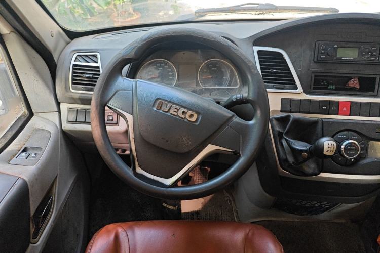 Used Iveco Power Daily 2017 2.5T Deluxe A37 High-Roof 6-7 Seater Bus 47Z5 Steering Wheel