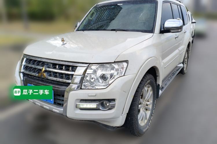 Used Mitsubishi Pajero Pajero 3.8L seven‑seat gasoline automatic with sunroof